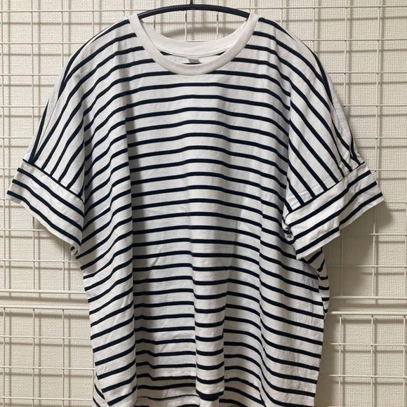 Uniqlo Drop Shoulder Striped T-Shirt (Short Sleeve)1 - Picture 1 of 2